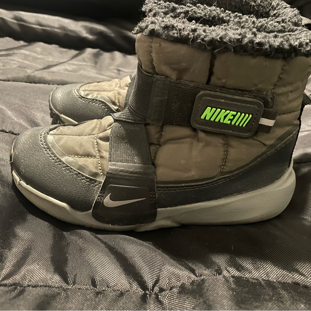 Nike Kids' Fkex Advance PS Boots - Black and Cargo Khaki